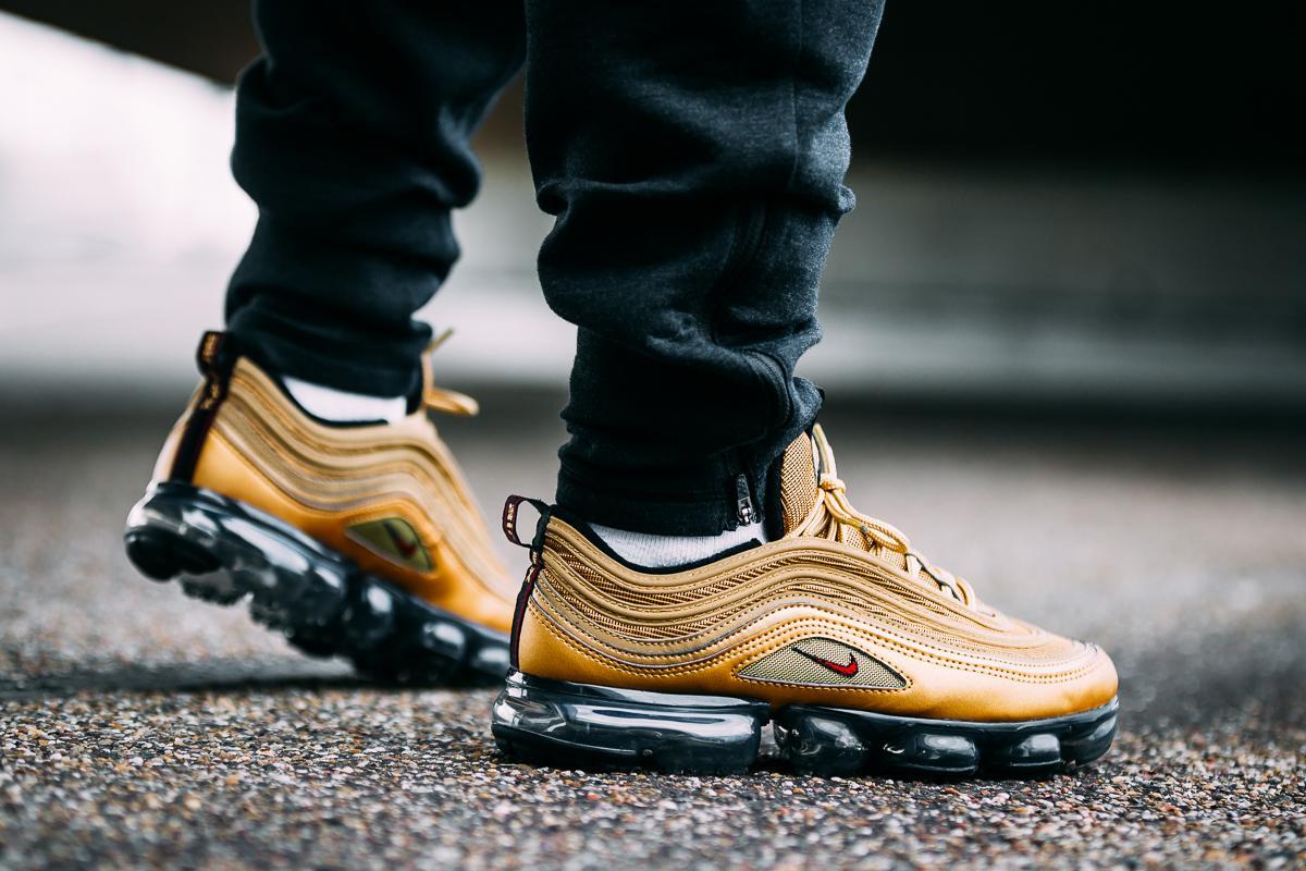 Nike air max on sale 97 gold vapormax